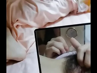 趁舍友不在时玩弄小穴